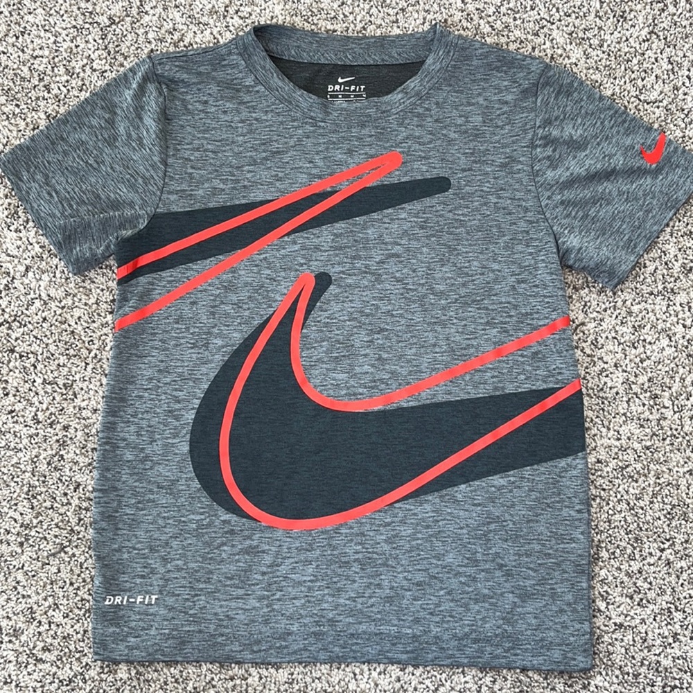 Nike boys size 6 Dri-Fit gray logo tee